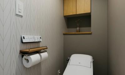 機能的で暮らしやすいシンプルナチュラルな家 (トイレ)