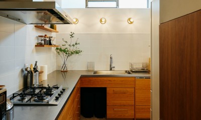 キッチン｜経年変化が美しい自然素材の風合いが魅力の戸建リノベ