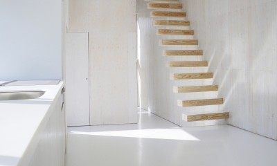 稲村ケ崎　- 光の波が打ち寄せる家 - (階段)