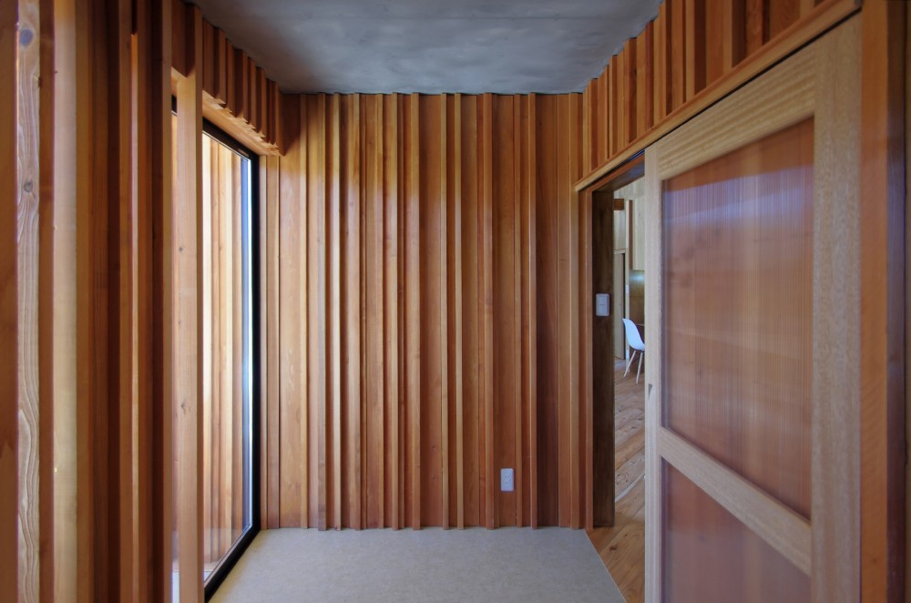 舟生　- 木材の美しさを感じる凸凹壁の家 - (凸凹の壁)