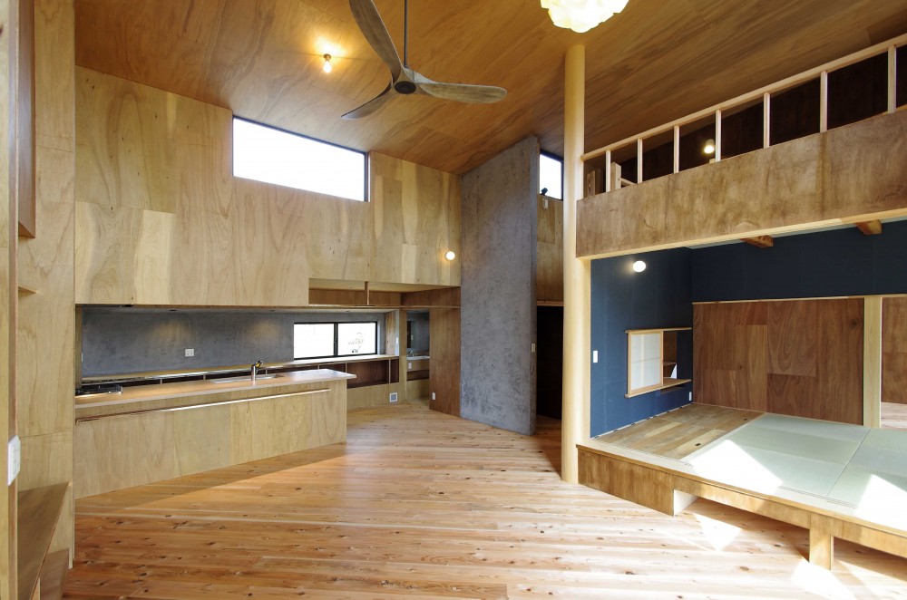 舟生　- 木材の美しさを感じる凸凹壁の家 - (リビングダイニング)