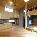 舟生　- 木材の美しさを感じる凸凹壁の家 -の写真 リビングダイニング