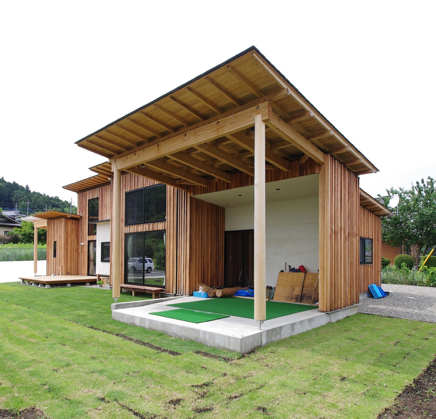その他事例：ゴルフスペース（舟生　- 木材の美しさを感じる凸凹壁の家 -）