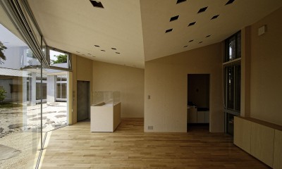 銚子口　- 菱形の屋根の家 - (展示スペース)