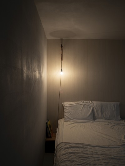 寝室の照明 (庭見る小居 - ささやかな居場所を散りばめた小さくておおらかな家（見学可能）)