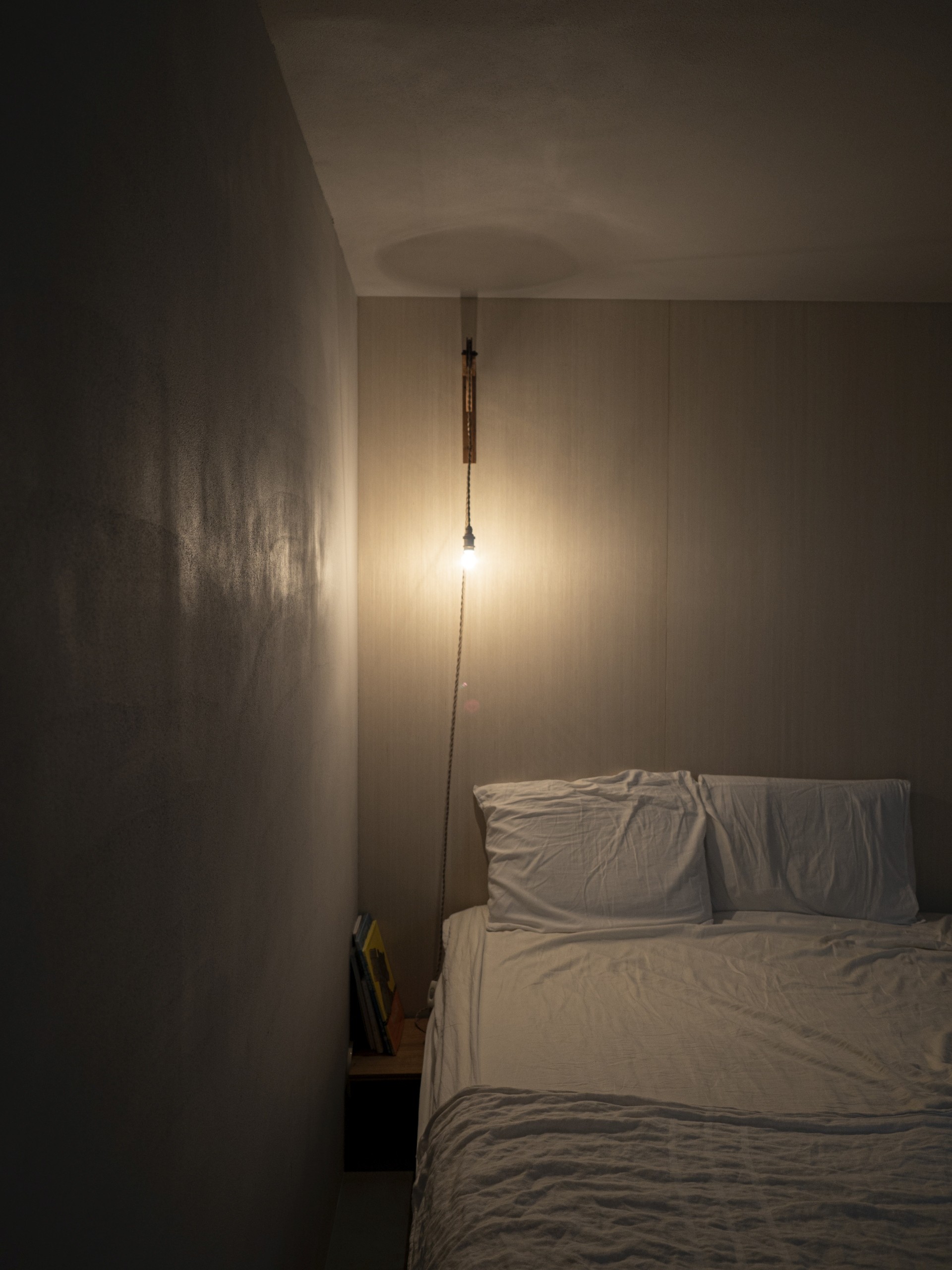 ベッドルーム事例：寝室の照明（庭見る小居 - ささやかな居場所を散りばめた小さくておおらかな家（見学可能））