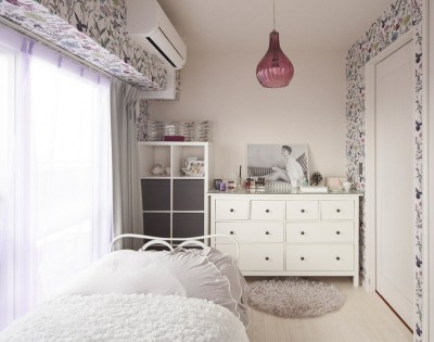 白を基調としたお嬢様部屋 (個室に思い思いのテーマを設けた、遊び心があふれる自宅リノベーション。)