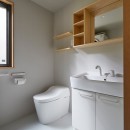 草津別荘ー森の中でひっそりと過ごす家ーの写真 洗面・トイレ