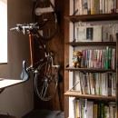 休日は、家で過ごそうーインナーテラス、書斎、そして猫ー｜鷺沼のマンションリノベーションの写真 書斎と自転車置き場