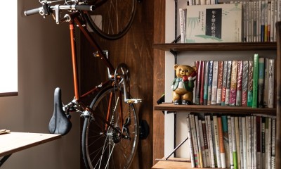 書斎と自転車置き場｜休日は、家で過ごそうーインナーテラス、書斎、そして猫ー｜鷺沼のマンションリノベーション