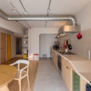 人にやさしいデザインにこだわった空間の写真 キッチン、パントリー