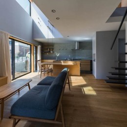 夫婦で暮らすミニマルな木造空間　：　大津の住宅