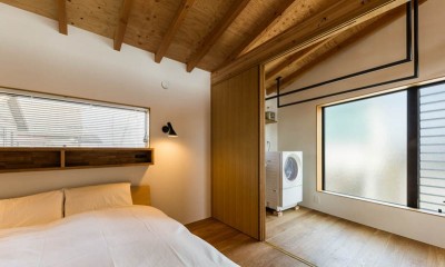 寝室｜夫婦で暮らすミニマルな木造空間　：　大津の住宅