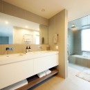 変形地を活かした光と風の家／東京都港区の写真 清潔感あふれる洗面室