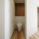 鎌倉の住宅 -ゆるやかな繋がりのあるリノベーション-の写真 トイレ