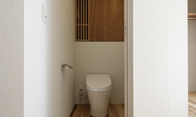 トイレ｜鎌倉の住宅 -ゆるやかな繋がりのあるリノベーション-