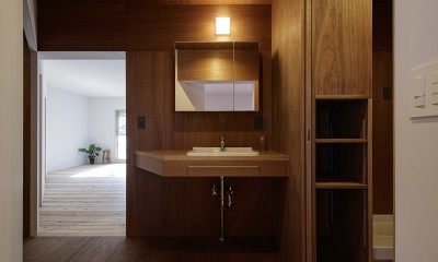 洗面室｜鎌倉の住宅 -ゆるやかな繋がりのあるリノベーション-