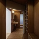 鎌倉の住宅 -ゆるやかな繋がりのあるリノベーション-の写真 玄関