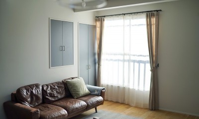 神奈川県M様邸　ーLDKが２階にある間取り。明るい空間を中心とした住まいー (リビング)