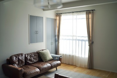 神奈川県M様邸　ーLDKが２階にある間取り。明るい空間を中心とした住まいー (リビング)