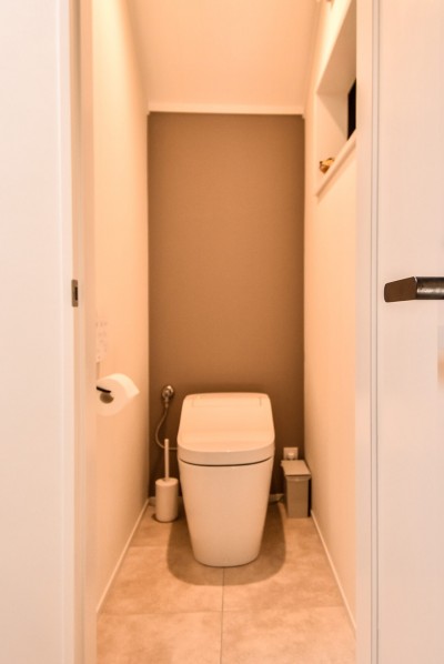 2階トイレ (スタイリッシュな庭付き戸建リノベ)