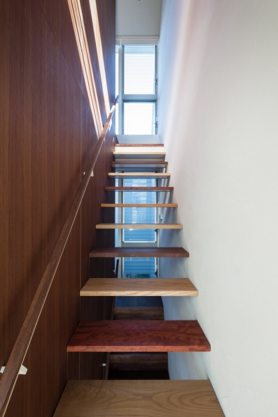 階段室 (「駒場の家」左官土壁の木造３階建て)