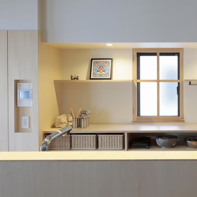 キッチン窓 (登美ヶ丘のマンションリフォーム／ありのままの質感を活かした風通しの良い家)
