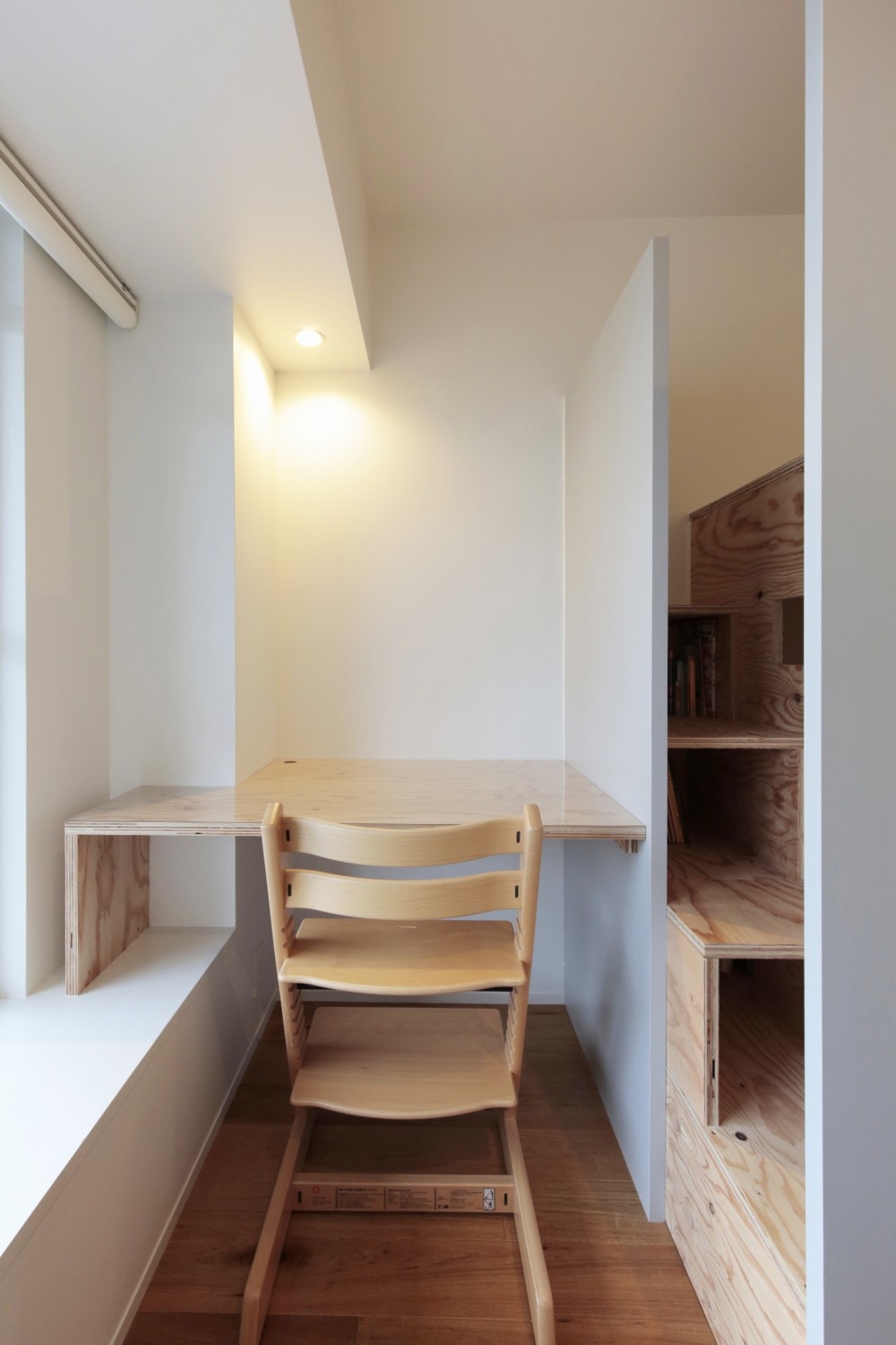 小さくて楽しい部屋の計画／都島のマンションリフォーム 子ども室改修計画 (デスク・階段)