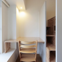 小さくて楽しい部屋の計画／都島のマンションリフォーム 子ども室改修計画 (デスク・階段)