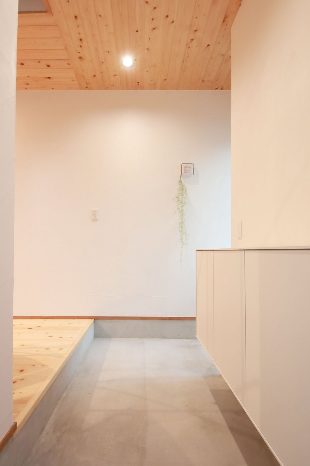 戸建て性能向上リノベーション実証プロジェクト「for LONG名古屋の家」 (玄関土間)