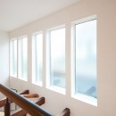 戸建て性能向上リノベーション実証プロジェクト「for LONG名古屋の家」の写真 2階から見た吹き抜け