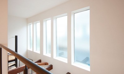 戸建て性能向上リノベーション実証プロジェクト「for LONG名古屋の家」 (2階から見た吹き抜け)