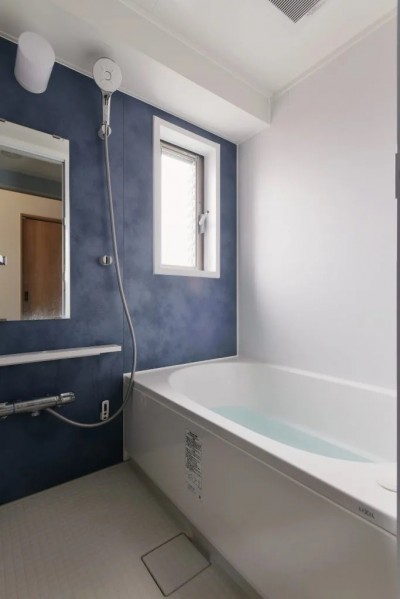 浴室 (ミニマルな家でのびのび暮らす　～多用途リビングで子供部屋の夢をかなえる～)