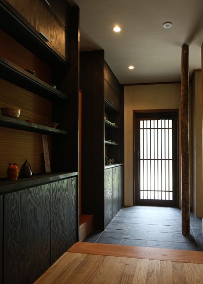 玄関飾り棚 (彩庵〜リノベーションで趣味を愉しむ茶室のある暮らしへ〜)