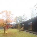 森を包む家〜自然の風景を包むように開かれた｜軽井沢別荘〜の写真 外観01