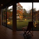 森を包む家〜自然の風景を包むように開かれた｜軽井沢別荘〜の写真 ＬＤＫ