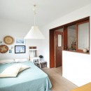 海外アパルトマンのような雰囲気と心地よさを実現した住まいの写真 寝室