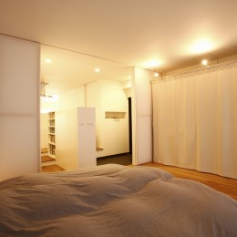 都島のマンションリフォーム／東と西に、開かれた家 (寝室)