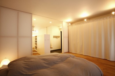 寝室 (都島のマンションリフォーム／東と西に、開かれた家)