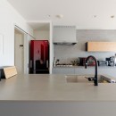 R壁の柔らかな空間デザインの写真 キッチン