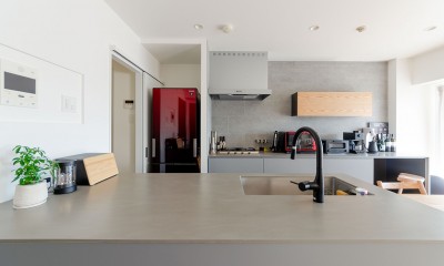 R壁の柔らかな空間デザイン (キッチン)
