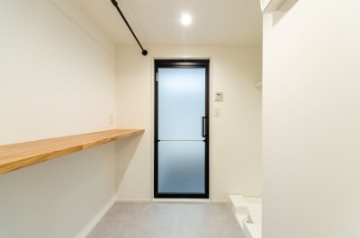 脱衣室 (R壁の柔らかな空間デザイン)