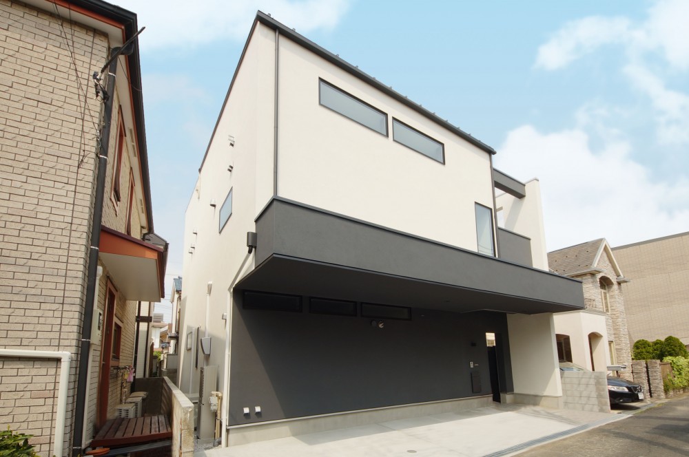 「余白」のあるシンプルモダンの家／神奈川県 (箱型のシンプルな外観デザイン)