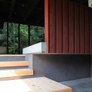 東京町田Ｓ邸～四神相応の地に建てる～の写真 玄関土間から奥のダイニングそして狸や雉の裏山を眺めます