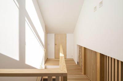 ホール (arkab prior｜高い天井のリビングから各所に繋がる、箱と片流れの住宅)
