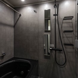 黒のシンプルモダン空間 (浴室)