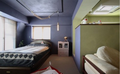 リビング兼ベッドルームの広いワンルーム (鳥ファーストな住まいに。５羽＋１人で暮らすためのマンションリノベーション)