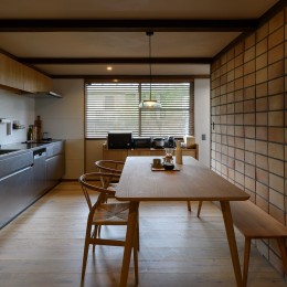 築57年、日本初女性建築家の意匠を継ぐ戸建リノベーション (１階・キッチン・ダイニング)