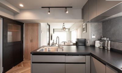 キッチン｜海外住宅をイメージした、シンプルモダンなマンションリノベ