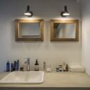 広々としたルーフバルコニーのあるお部屋を自分仕様にカスタマイズの写真 造作のモルタル洗面台